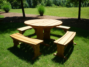 Round Picnic Table with 4 bench